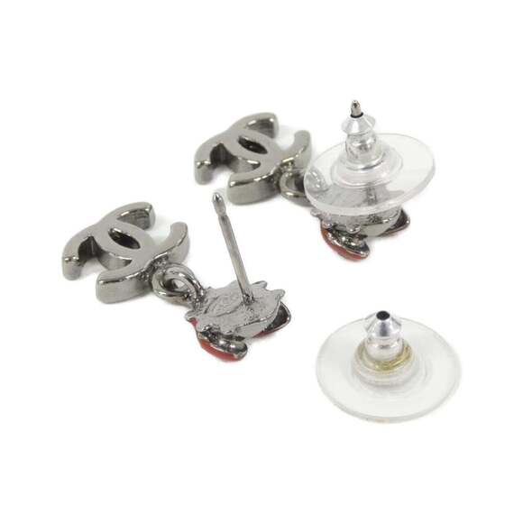 CHANEL Authentic Black Earrings - Picture 3 of 3